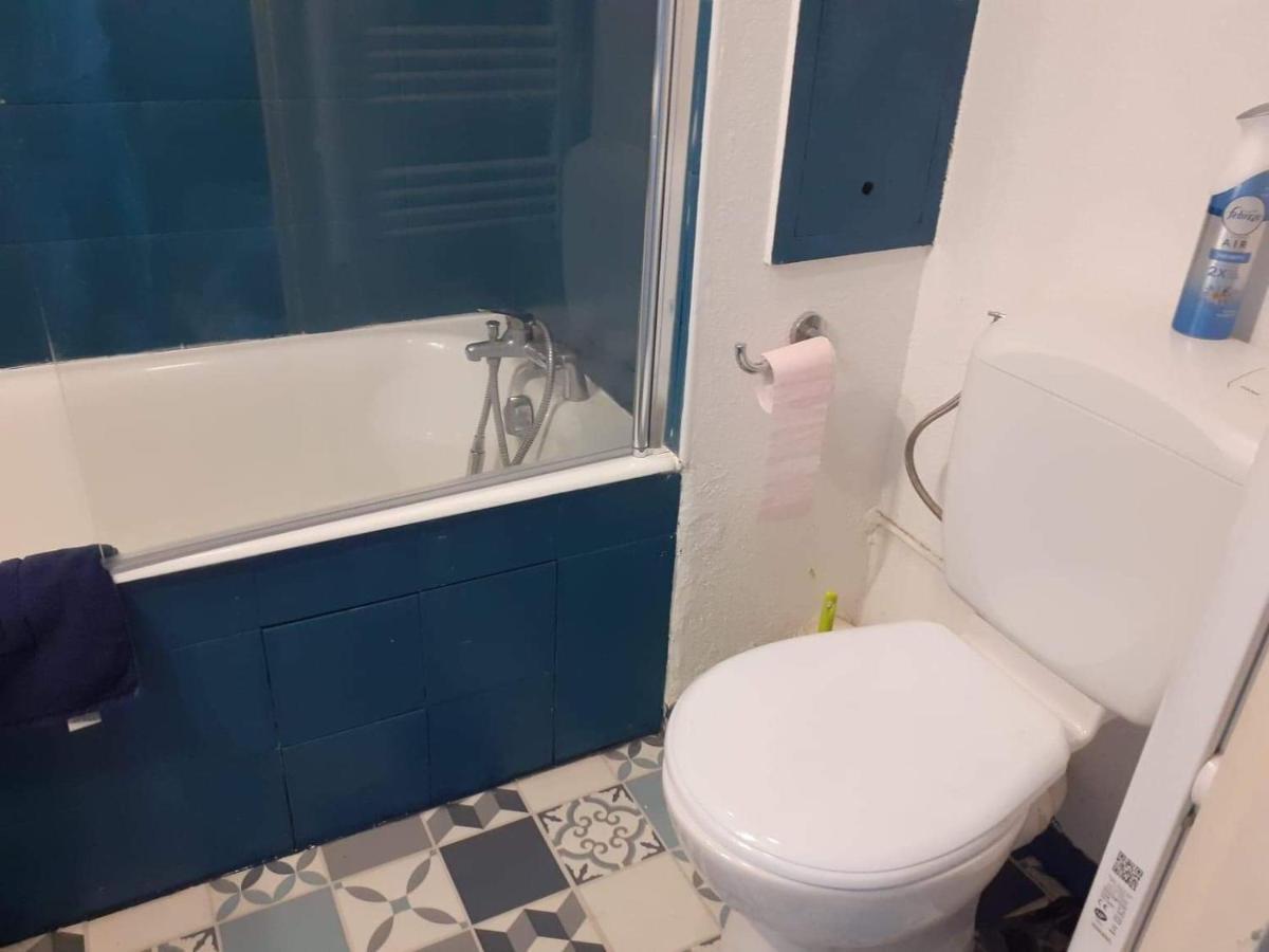 Appartement Studio 4 personnes avec vue sur le port à Hyères Extérieur photo