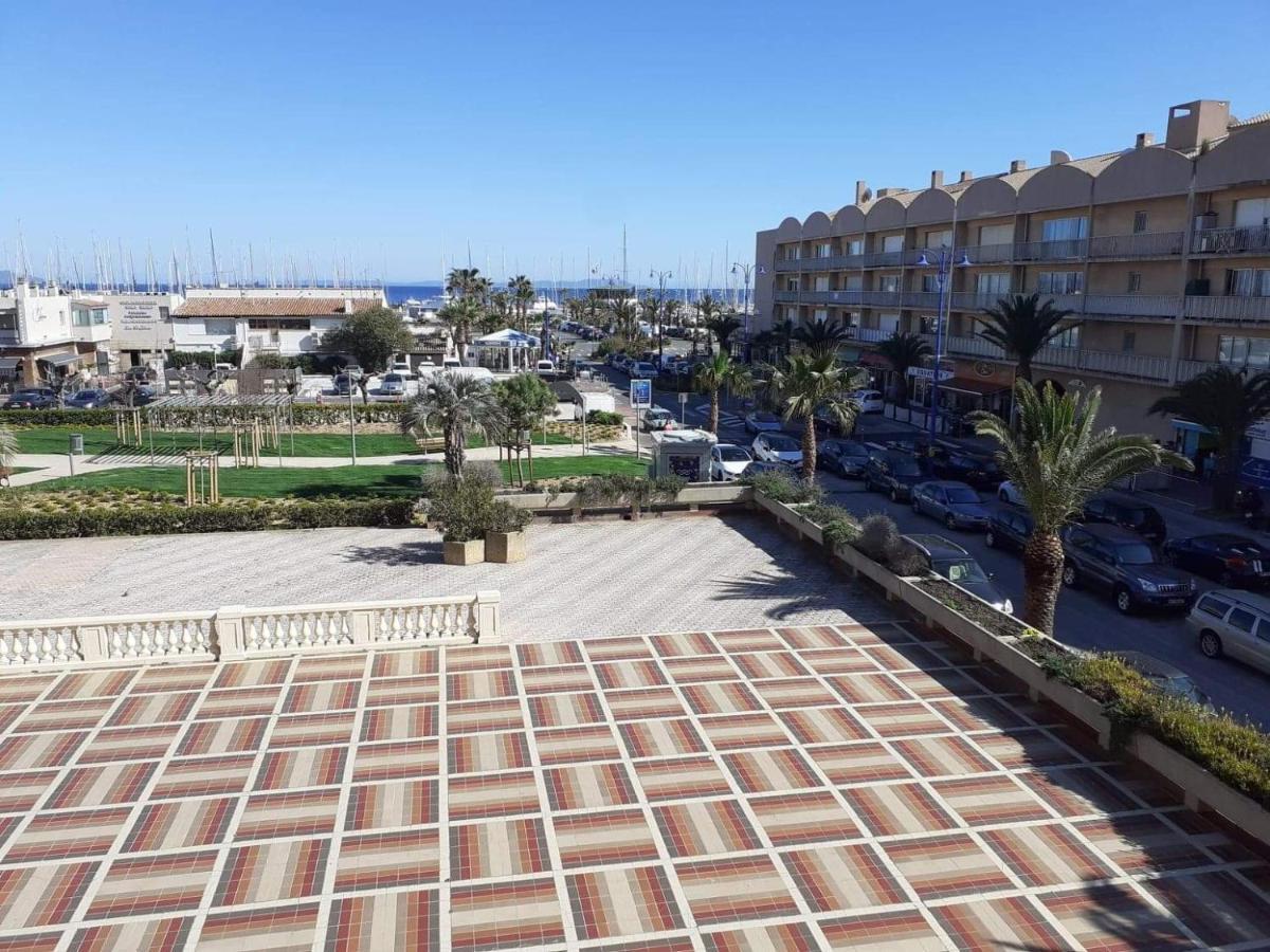 Appartement Studio 4 personnes avec vue sur le port à Hyères Extérieur photo